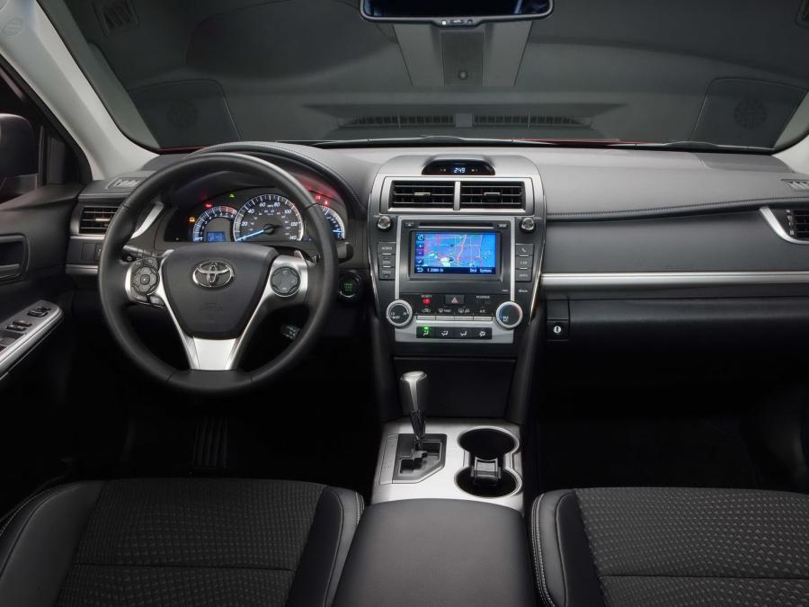  Toyota Camry SE 2011 года  (фото 10 из 16)